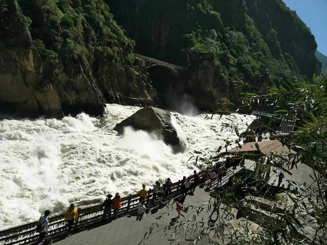 虎跳峡多么美丽的风景啊!