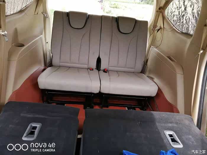 宝骏730换座椅放平床车