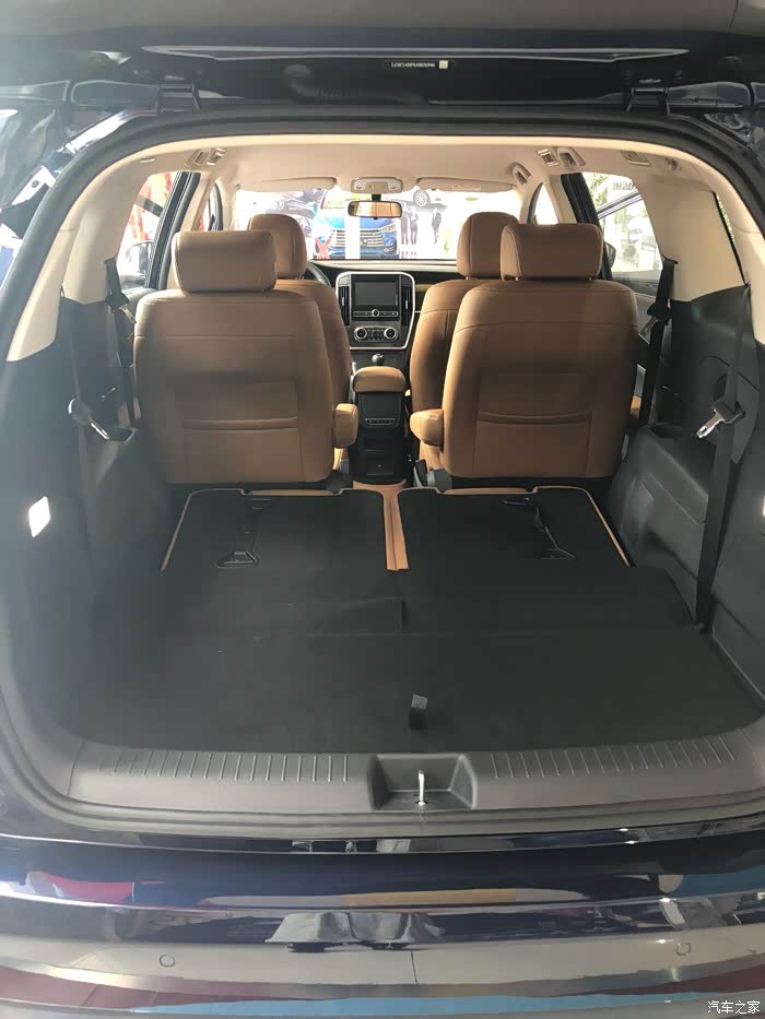 这是把第排放倒情况后备箱就很大了,比较不