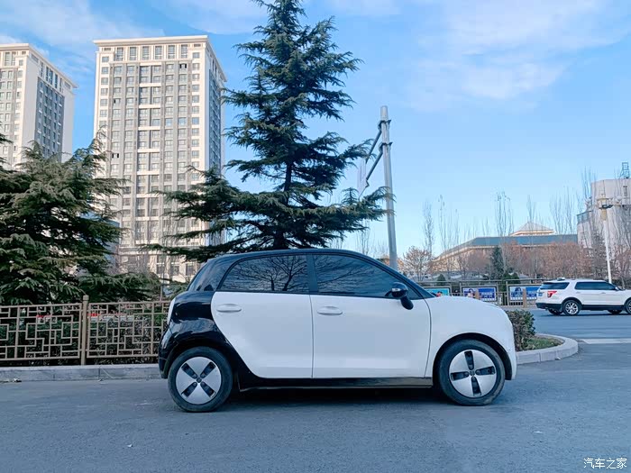 欧拉黑猫车小停车方便