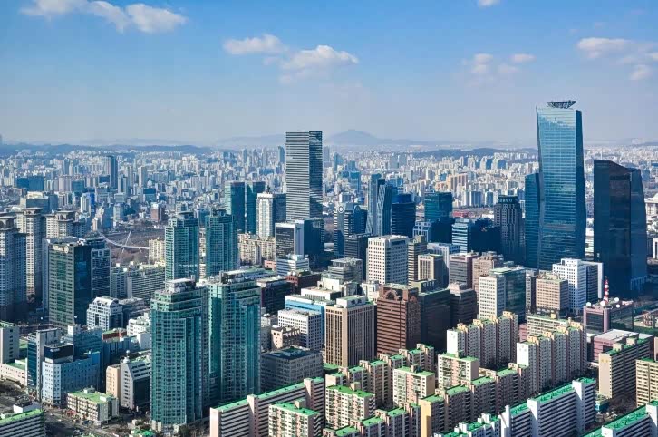 与多数人对这座现代化大都市的印象不同,东京的摩天大楼并不多