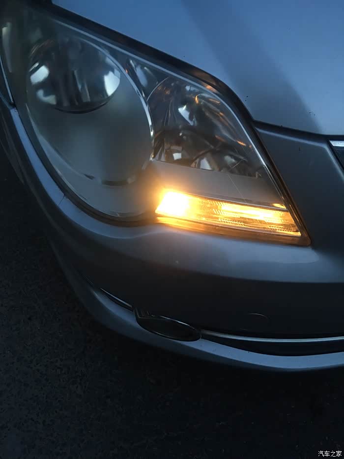 宝来示廓灯原车白色还是黄色