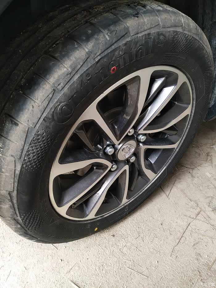 宝骏73017款15t旗舰型的轮毂问题