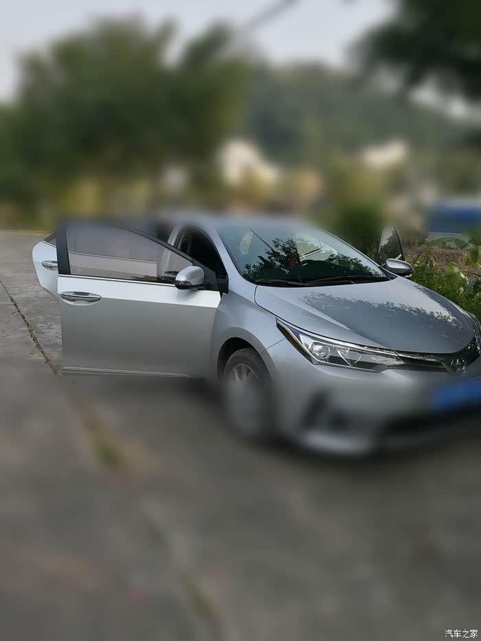 有小伙伴买灰金属色卡罗拉的么,看上去好看不