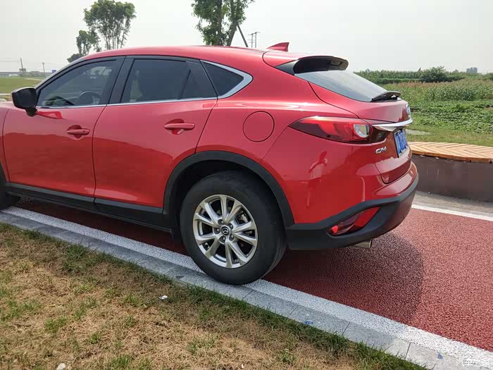 魂动红马自达cx4