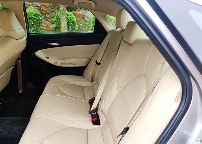 亚洲龙载我行之人烟稀少的鸡鸣寺安静肃穆