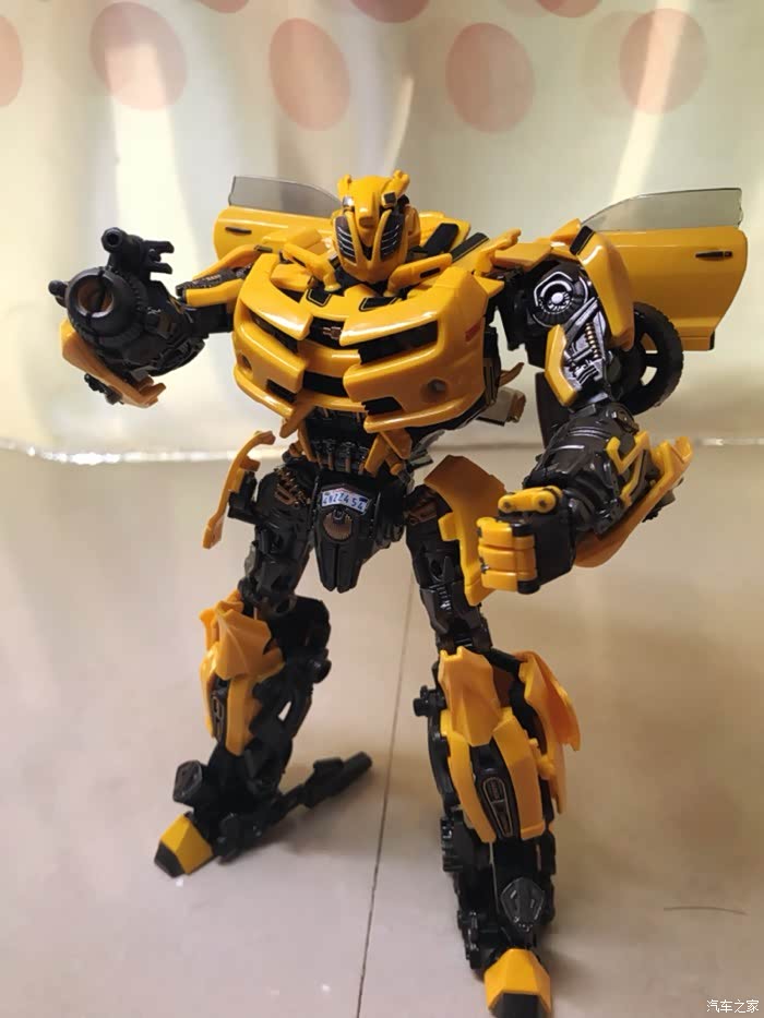 l汽车人里勇敢的侦察兵lt01大黄蜂鉴赏