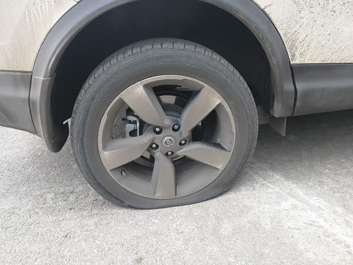 一大早发现轮胎瘪了