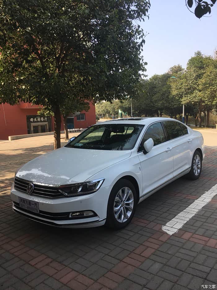 求白色迈腾图片谢谢