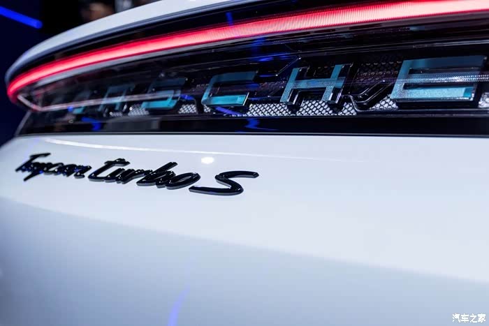 第一次感受到黑色保时捷taycan他的霸气