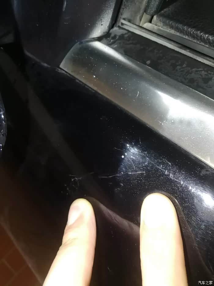 我吧别人的奔驰gle左前门和亮光条轻微的刮花了