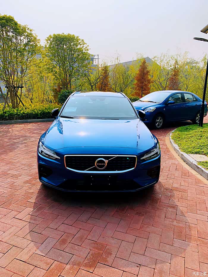 12.01号验车之后,新v60焰影蓝提车啦