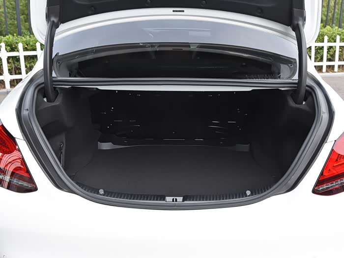 2020款奔驰c200l,后备箱怎么是这个样子?求解