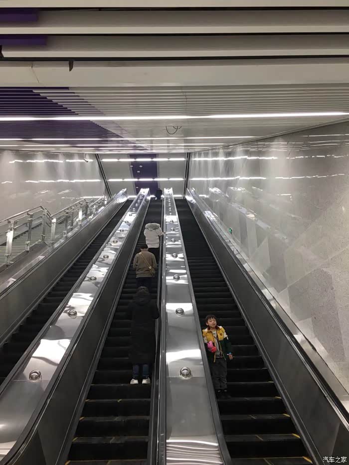 全国最深地铁站重庆地铁10号线红土地站