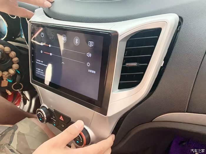 长安cs35升级中控屏的细节展示