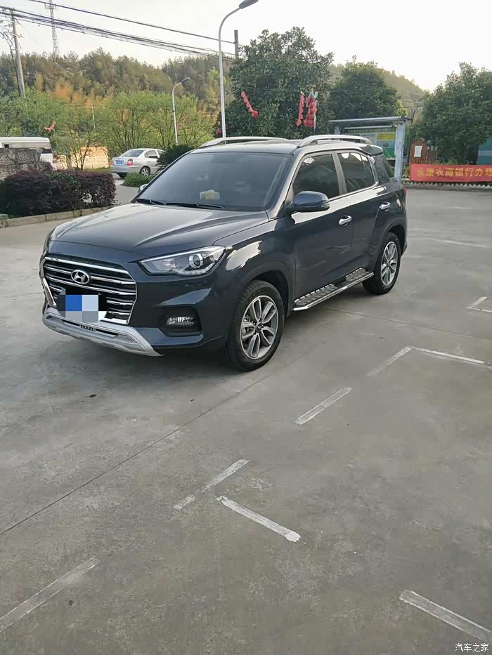 我的就是午夜蓝,本来买的白色的,提车时候看到这个颜色果断就换了.