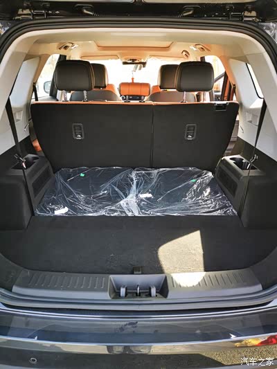 第三排放倒,后备箱空间相当阔以