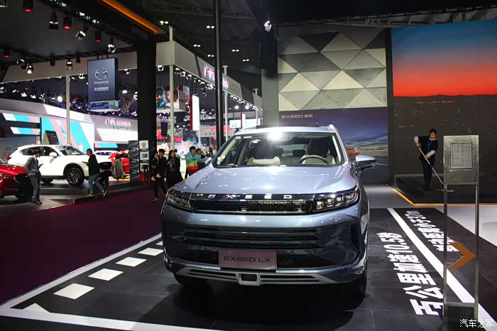 星途lx车主车展看车两个字时尚