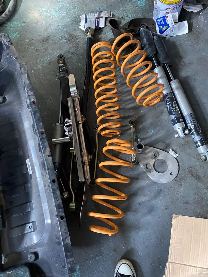 有需要的可以联系出一套沙哈拉2019的轮胎减震器