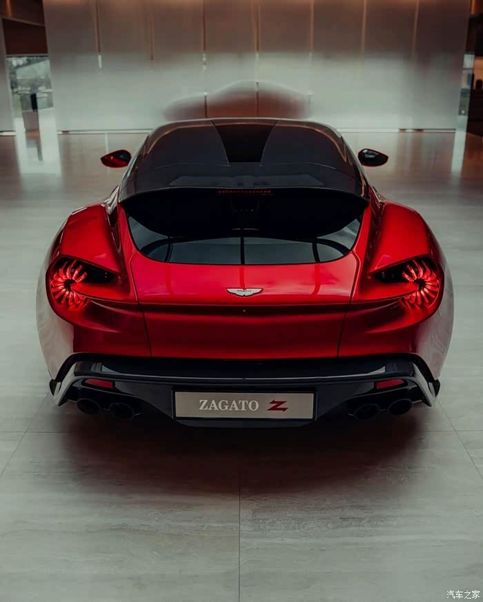 红色的豪车阿斯顿马丁的帅气