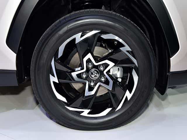 威兰达换装全新造型轮毂时尚帅气动感十足