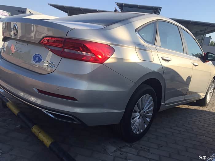 当时我还是看中了这款风雅金,我还拍了照片呢,老公说也就当时好看