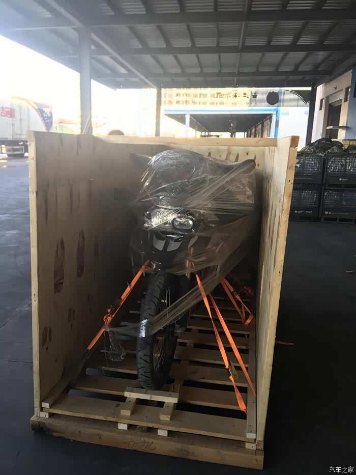 摩旅季节即将到来我要提示各位物流摩托车请远离琦丽物流