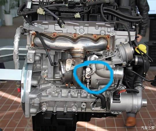 f18发现发动机边上一个接管的地方生锈严重,大家看看