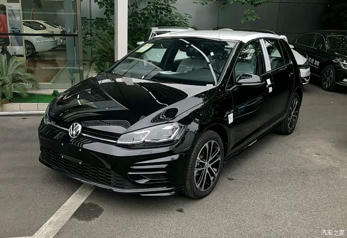 喜提2018款高尔夫7.5r-line,人生第一台车