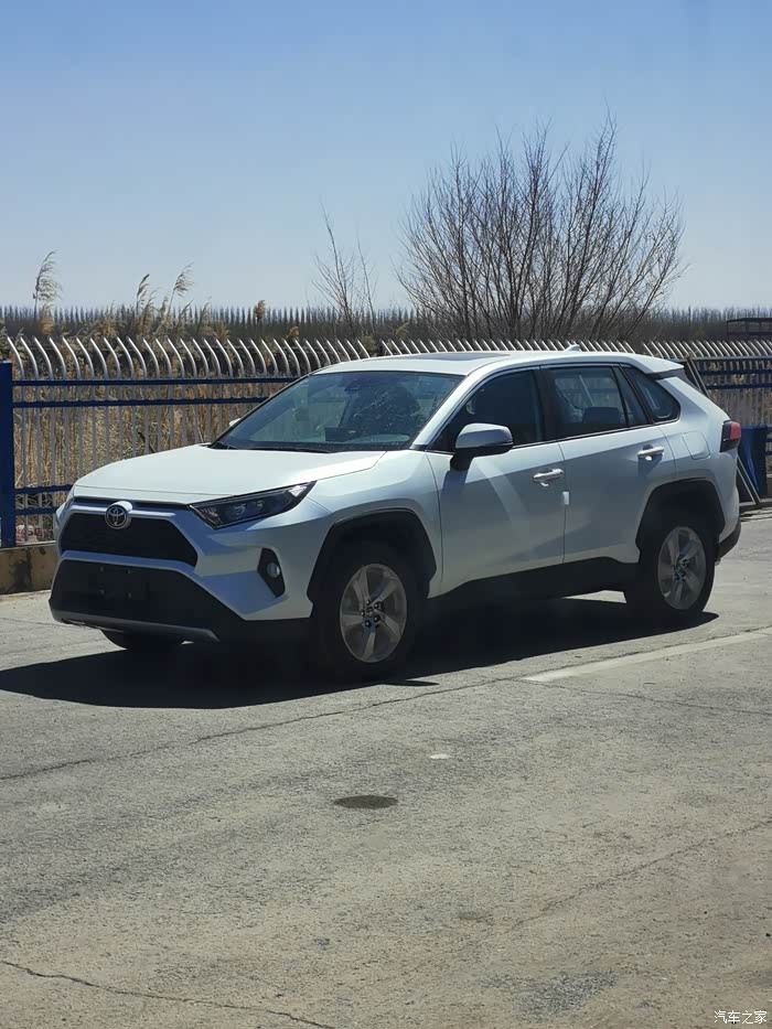 荣放小改款到店