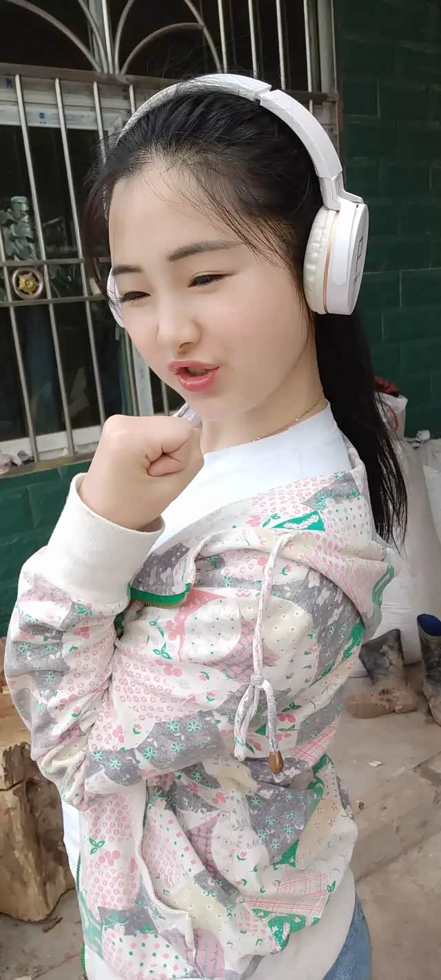 初中生的小妹妹就喜欢搞笑