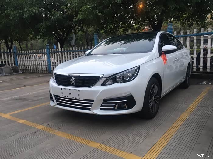 【图】贴了黑顶的来看看,边缘起泡啊!_标致308论坛_汽车之家论坛