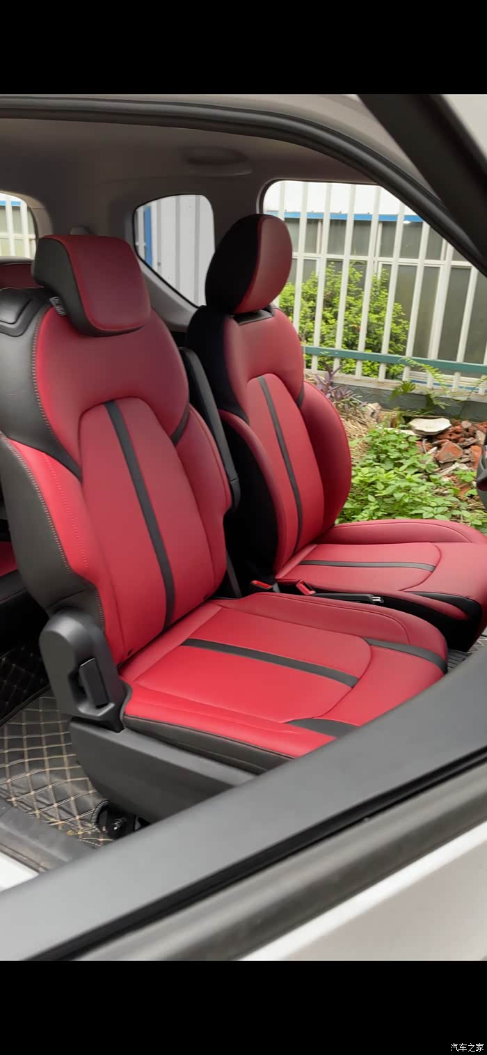 前排座椅改装,降低高度,提升舒适度
