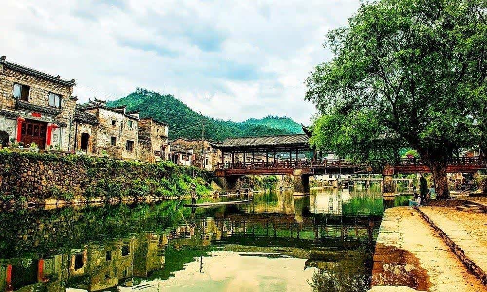瑶里古村落青山绿水间的古朴小镇