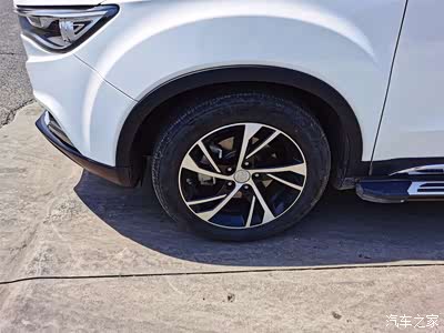 蛮有艺术感幅式轮毂r17尺寸也够用