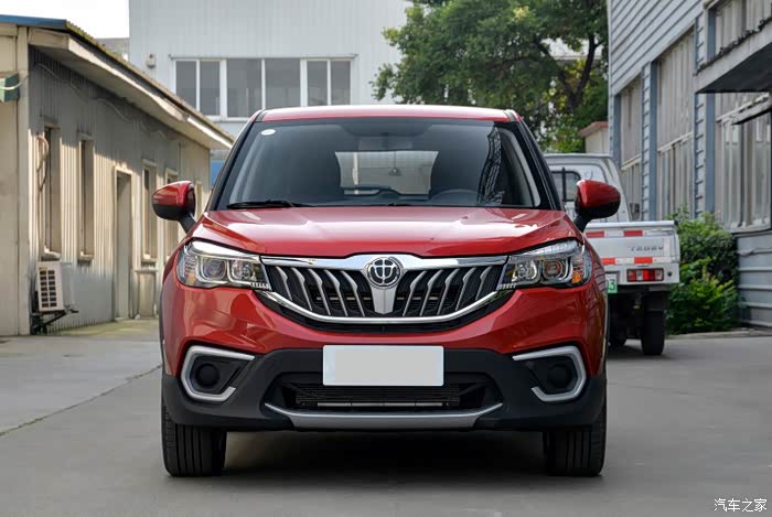 号称"弯道王"?近6万元起的小型suv中华v3