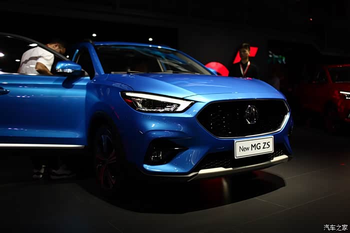 具有表情化,黑武士化,圣莫里茨蓝,电光橙,雪山白,名爵红多种糖果色