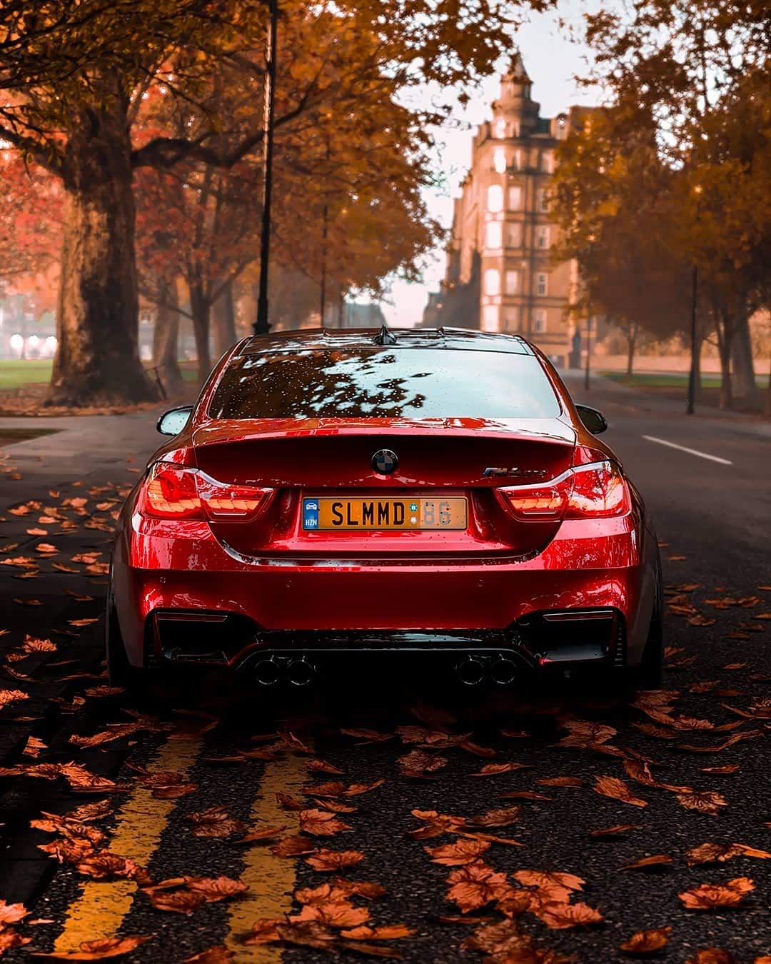 酒红色的宝马m4