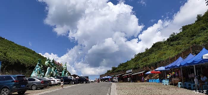 亭皋木叶下陇首秋云飞九月乘凉避暑携手小五共敌秋老虎