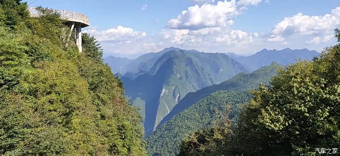 亭皋木叶下陇首秋云飞九月乘凉避暑携手小五共敌秋老虎