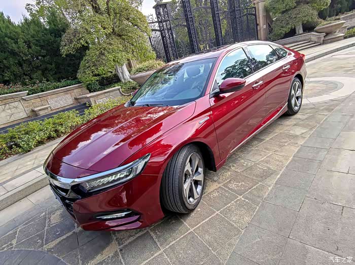 你从未见过的红色雅阁美图走近上海最北边的郁静豪宅区