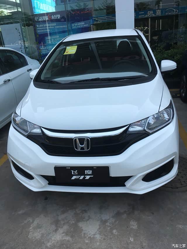 18款手动白色飞度