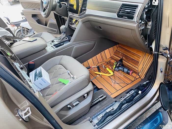 七座商务威然提车了,咱也装个踏板和木地板!