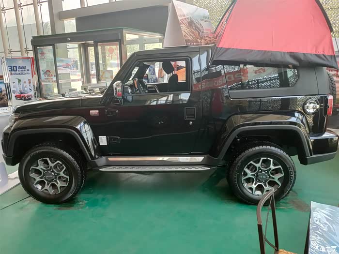 到店看车短轴越野车能媲美吉姆尼的灵活只有致敬2020版bj40