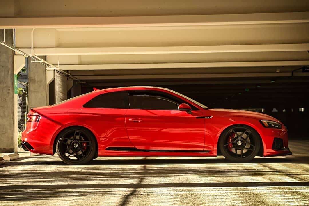 audirs5coupe改装案例骚气的红黑配