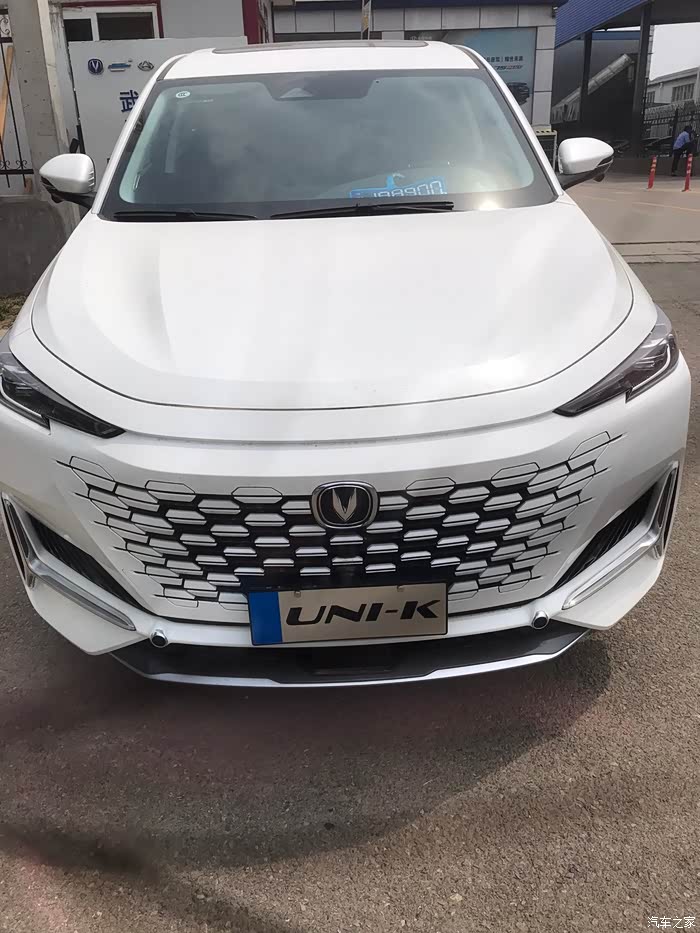 长安uni系列最新上市的一款中大型suvunik