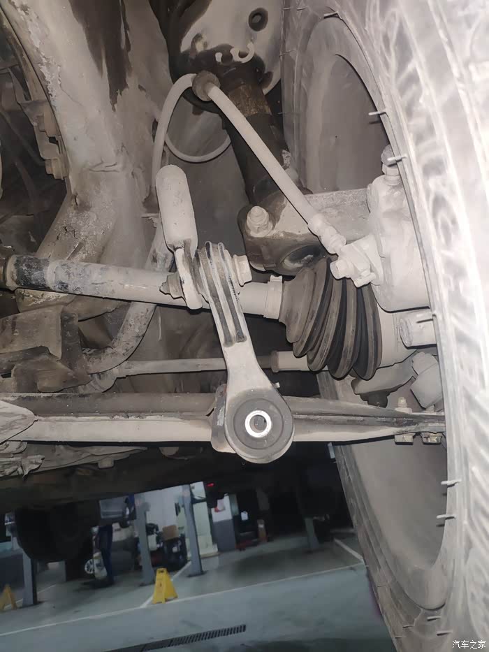 解决异响老朗逸换了前平衡杆衬套感觉好极了