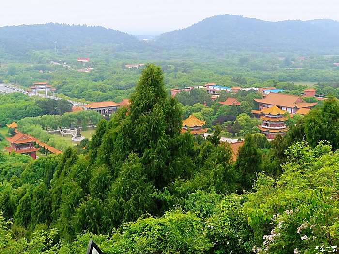 龍泉山上拍的靈泉寺