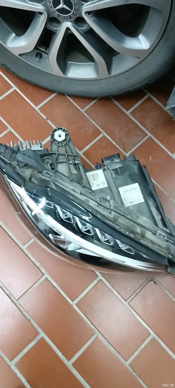 大灯灯脚裂了在4s店修人保只同意修不同意换怎么办