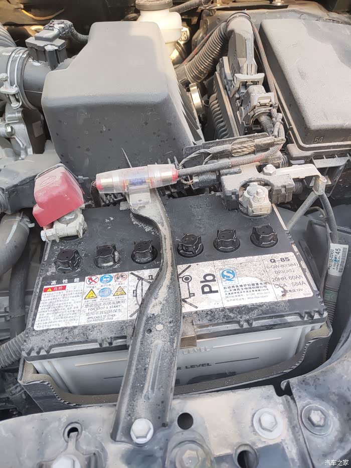 卡罗拉12t电瓶搭铁接头是在哪一个